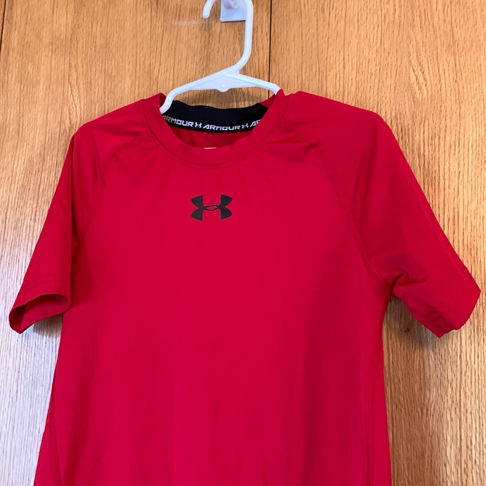 Under Armour fitted youth UPF 30+ SS Tee shirt top MEDIUM red black EUC